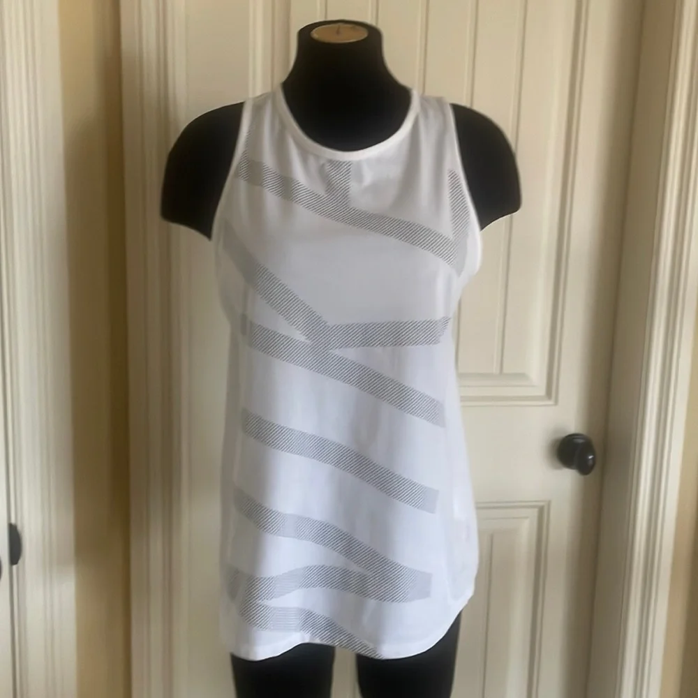 Nike tank top. White size large. - Picture 5 of 5